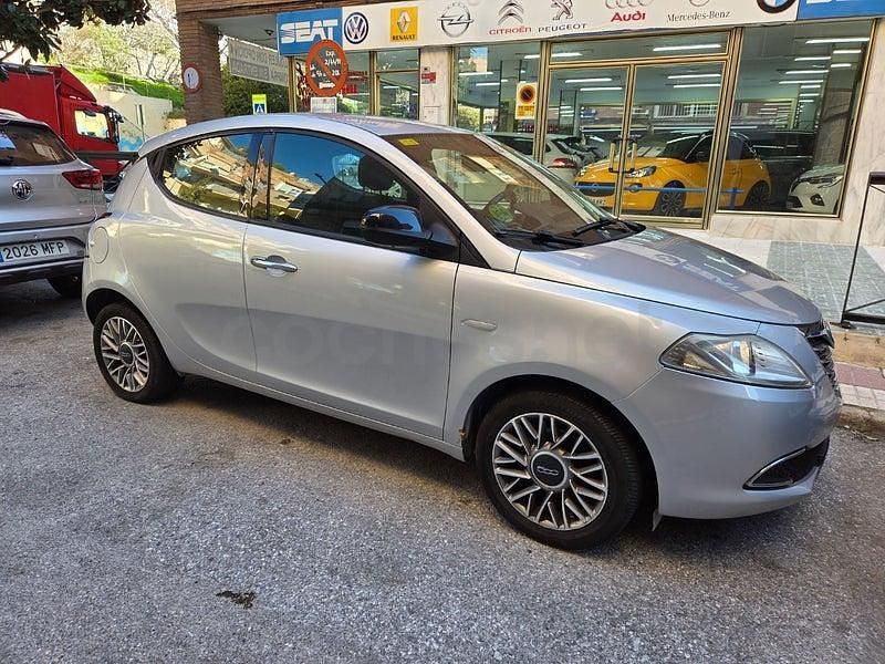 Usado Lancia Ypsilon Silver 69 CV (50 kW) 2012 Gris / plata Utilitario