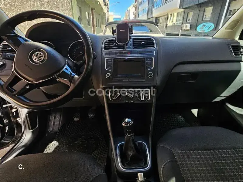 Usado VW Polo Advance 90 CV (66 kW) 2014 Negro Berlina