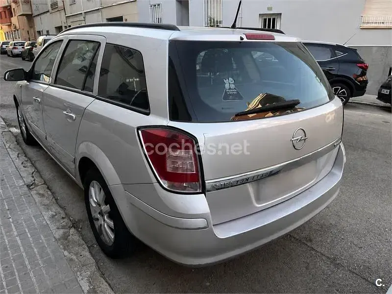 Usado Opel Astra Enjoy 105 CV (77 kW) 2006 Gris / plata Familiar