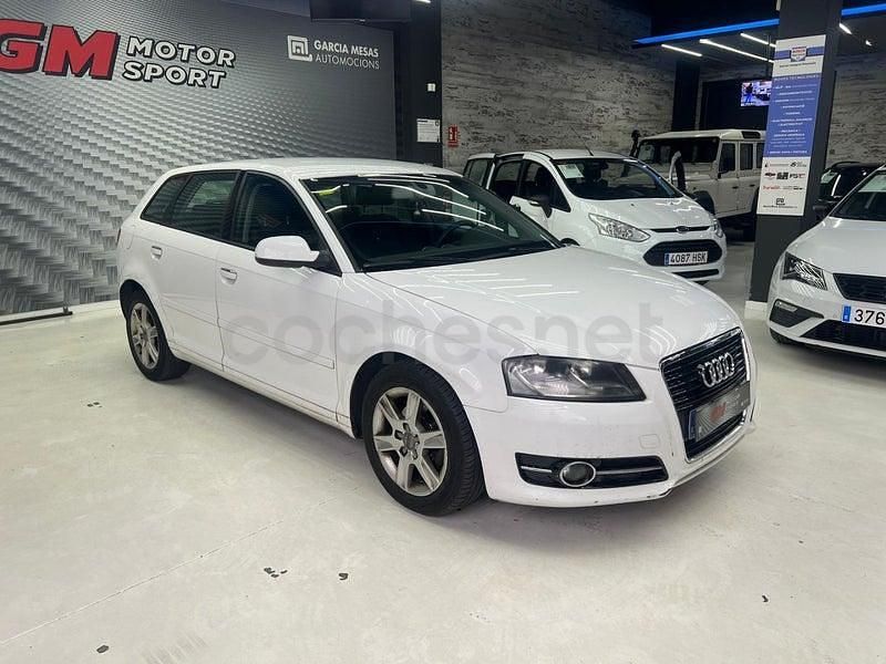 Usado Audi A3 Attraction 140 CV (102 kW) 2012 Blanco Berlina