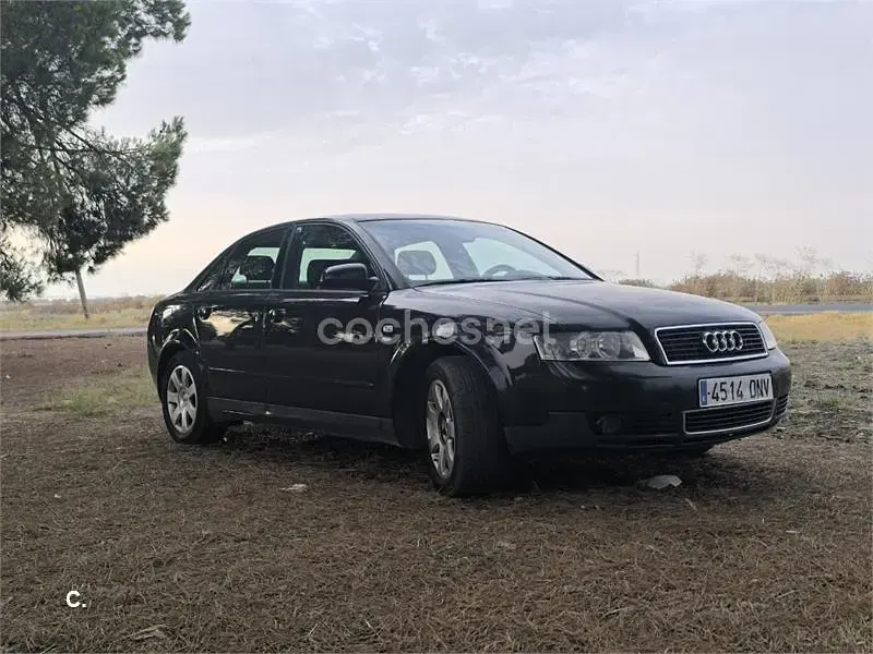 Usado Audi A4 130 CV (95 kW) 2002 Negro Berlina