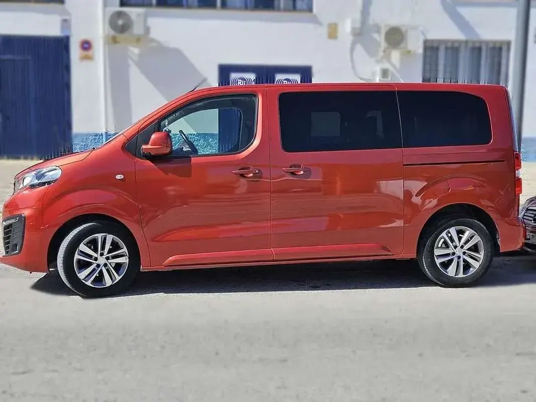 Usado Peugeot Traveller Allure 150 CV (110 kW) 2021 Rojo Monovolumen