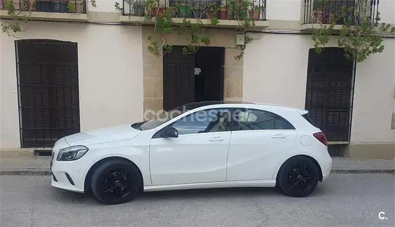 Käytetty Mercedes A200 Urban 136 HP (100 kW) 2016 Valkoinen Sedan