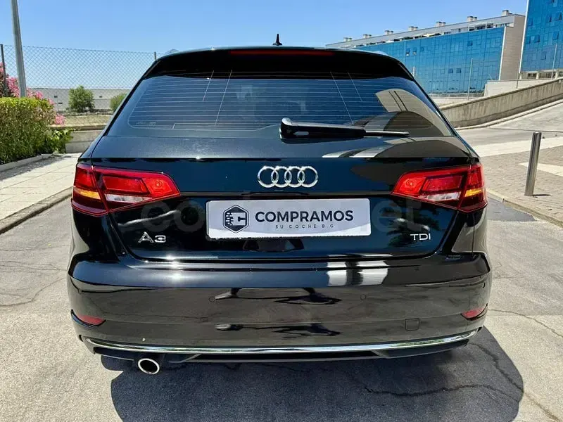 Usado Audi A3 Sport 116 CV (85 kW) 2017 Negro Berlina