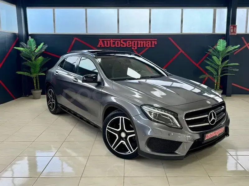 Usado Mercedes GLA220 AMG line 177 CV (130 kW) 2017 Gris / plata SUV