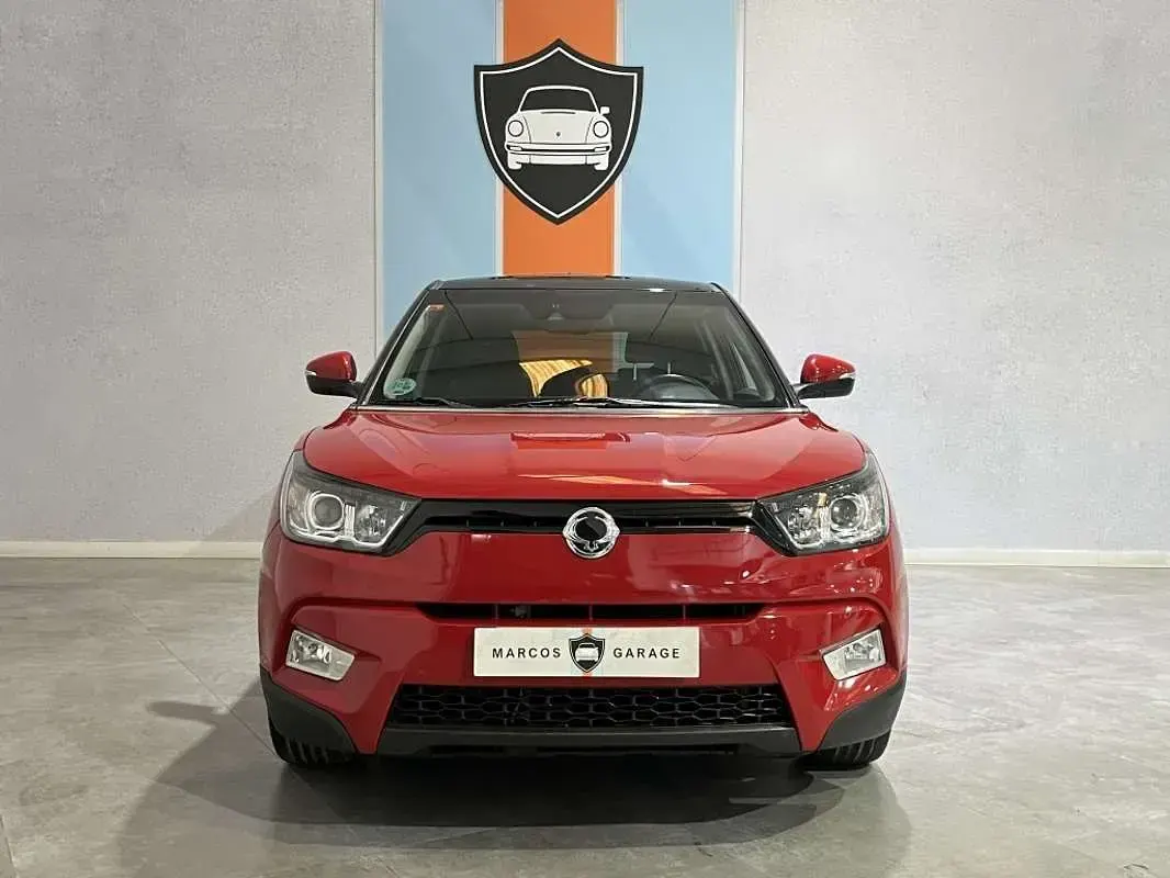 Usado SsangYong Tivoli Limited 128 CV (94 kW) 2017 Rojo SUV