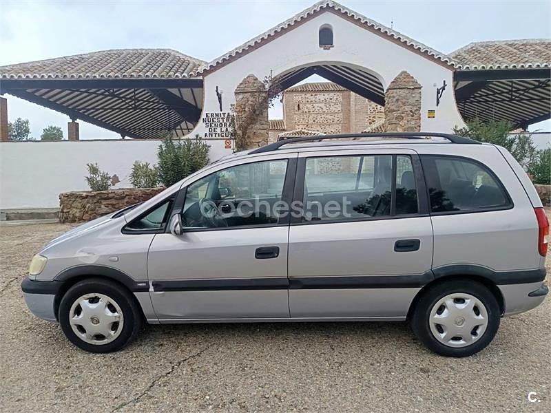 Usado Opel Zafira Comfort 100 CV (73 kW) 2001 Gris / plata Monovolumen