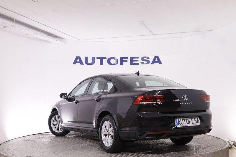 Usado VW Passat 150 CV (110 kW) 2020 Negro metalizado Berlina