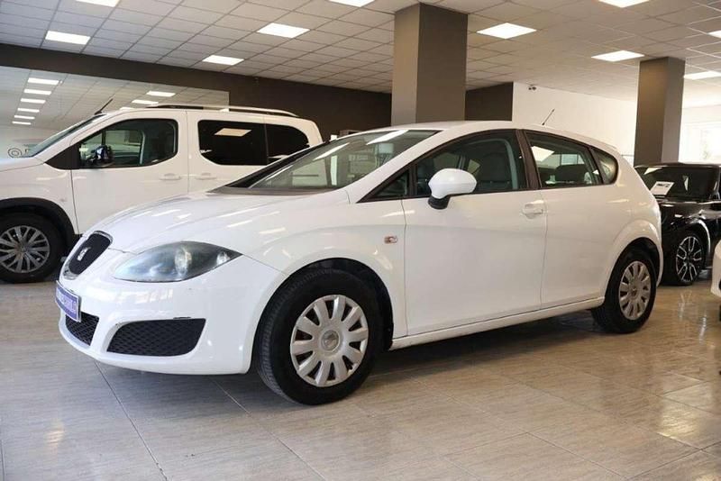Usado Seat Leon Reference 105 CV (77 kW) 2010 Blanco Utilitario