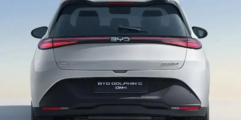 Nuevo BYD Dolphin Boost 155 kW (212 CV) 2026 Blanco Utilitario