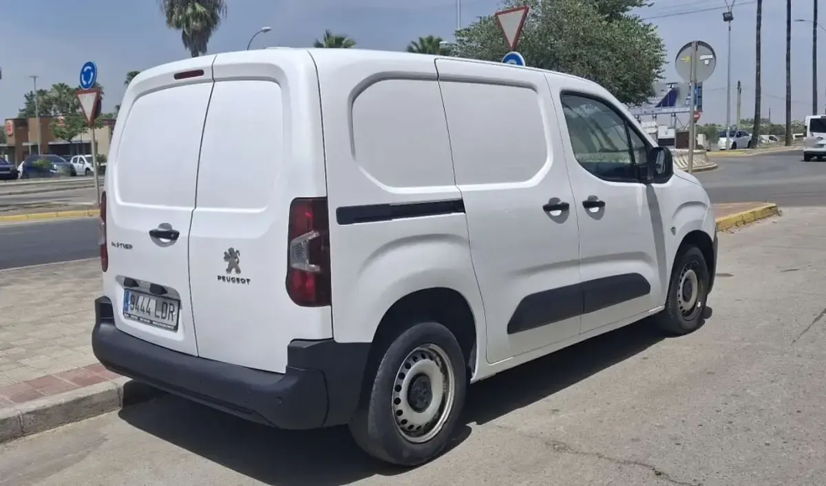 Usado Peugeot Partner 76 CV (55 kW) 2020 Blanco Monovolumen