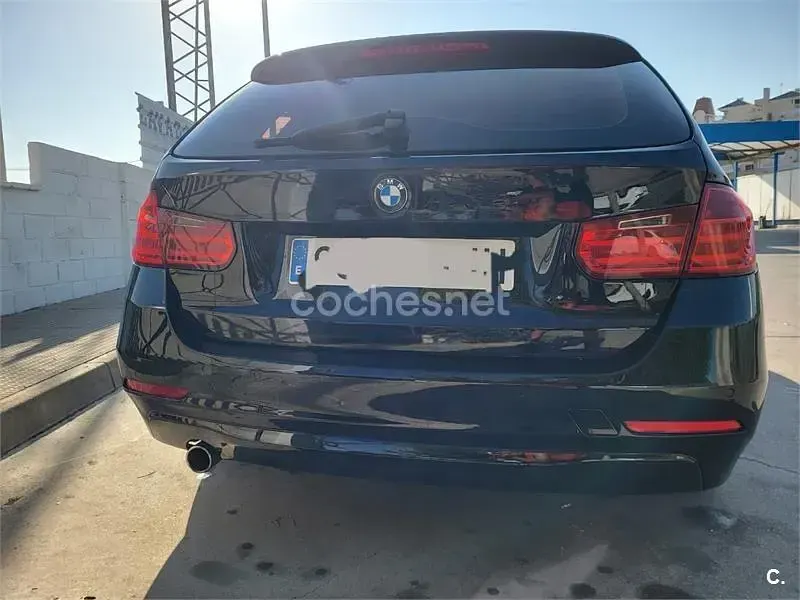 Usado BMW 318 143 CV (105 kW) 2013 Negro Familiar