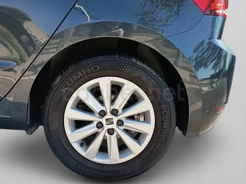 Usado Seat Ibiza Style 110 CV (80 kW) 2022 Gris / plata Utilitario