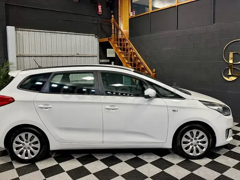 Usado Kia Carens 115 CV (84 kW) 2013 Blanco Monovolumen