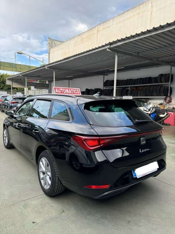 Usado Seat Leon ST Style 150 CV (110 kW) 2020 Negro Familiar