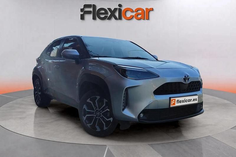 Gris Usado 2024 Toyota Yaris Hybrid Active | 24.590 € (Un poco caro) - Imagen 1/4