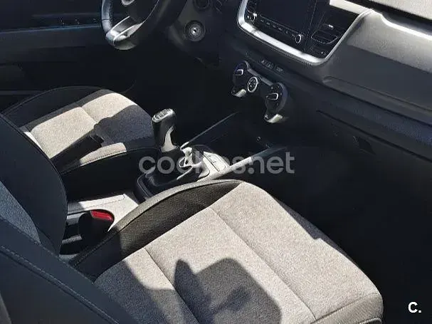 Usado Kia Stonic 100 CV (73 kW) 2021 Blanco SUV