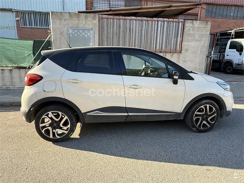 Usado Renault Captur Zen 90 CV (66 kW) 2017 Blanco SUV