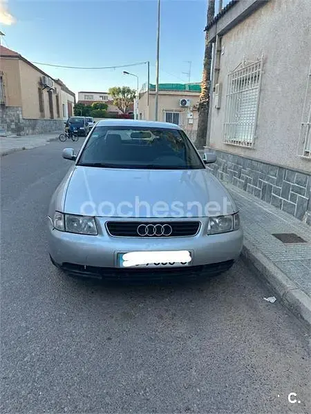 Usado Audi A3 Ambiente 110 CV (80 kW) 2000 Gris / plata Utilitario