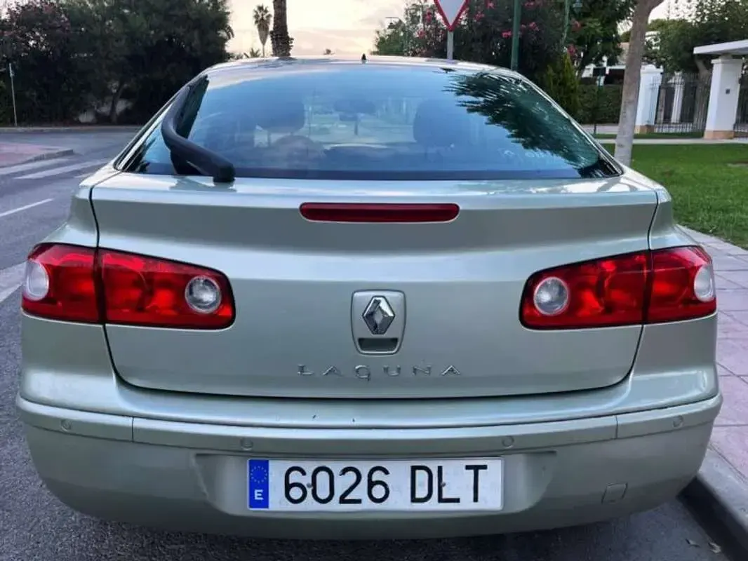 Usado Renault Laguna II Dynamique 135 CV (99 kW) 2005 Gris Berlina