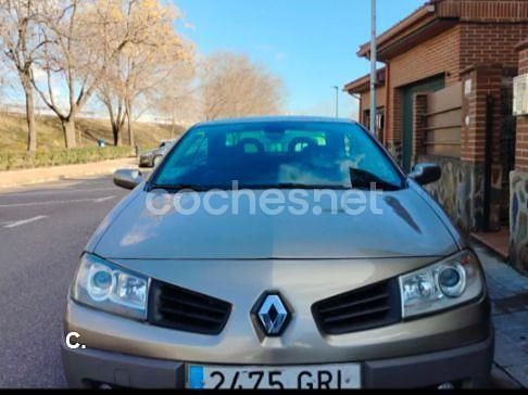 Usado Renault Mégane Cabriolet Dynamique 110 CV (80 kW) 2009 Beige Descapotable
