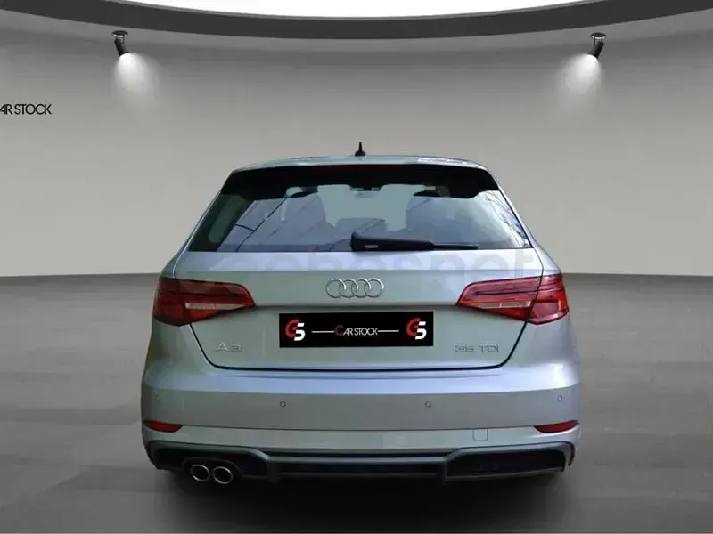 Usado Audi A3 S-Line 150 CV (110 kW) 2019 Gris / plata Berlina