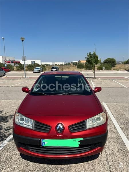 Granate Usado 2006 Renault Mégane II Dynamique Berlina | 3999 € (Precio justo) - Imagen 1/4
