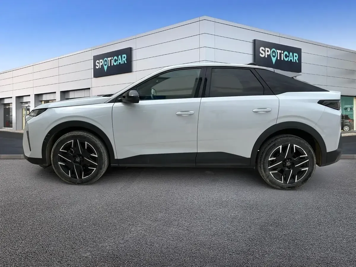 Usado Peugeot 3008 Allure 136 CV (100 kW) 2024 Blanco SUV