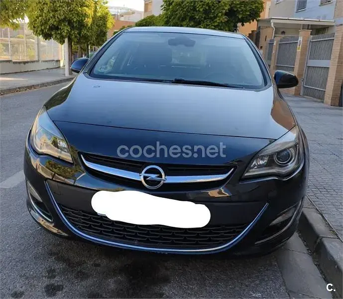 Usado Opel Astra Excellence 110 CV (80 kW) 2013 Negro Berlina