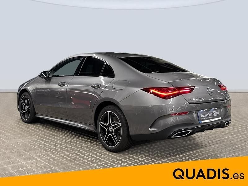 Usado Mercedes CLA250e AMG line 218 CV (160 kW) 2024 Gris montaña Berlina
