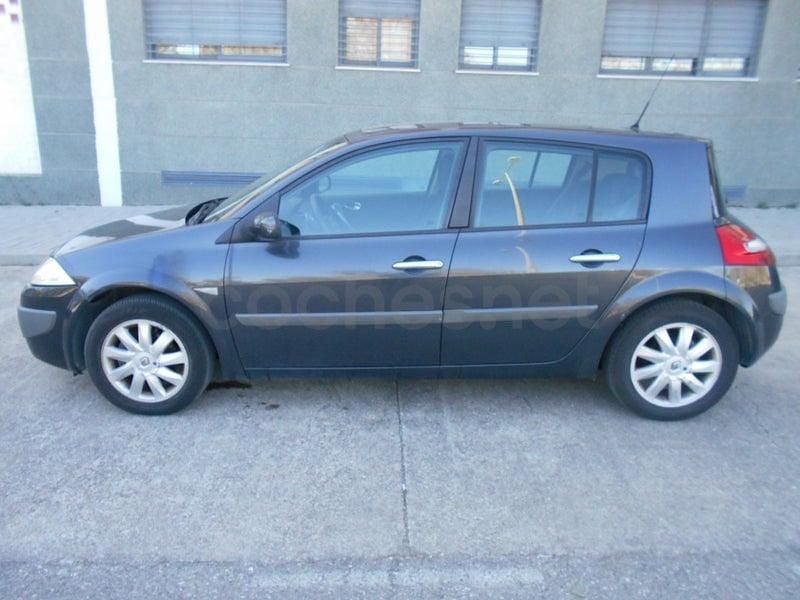 Usado Renault Mégane II Dynamique 105 CV (77 kW) 2008 Negro Berlina