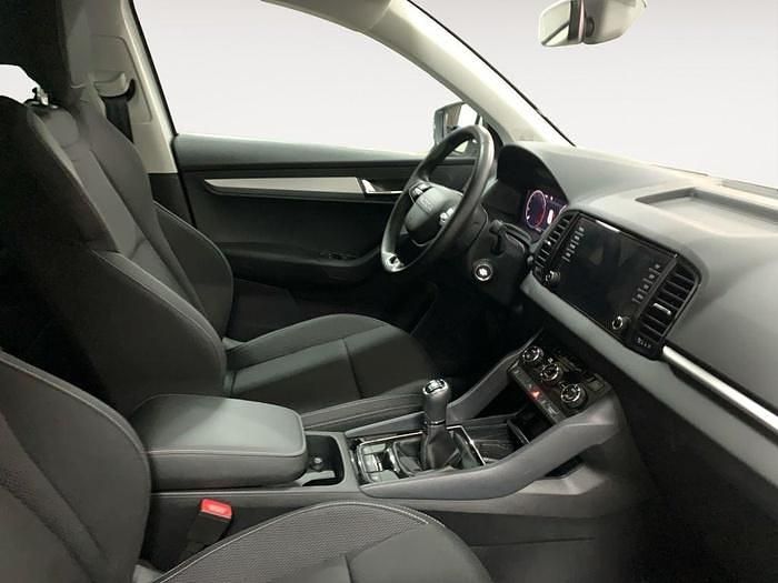 Usado Skoda Karoq Selection 150 CV (110 kW) 2025 Blanco SUV