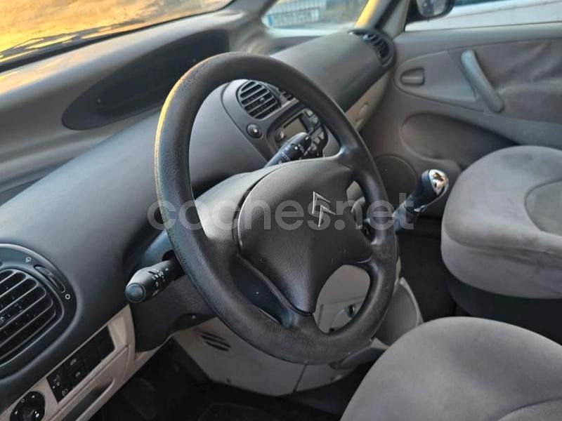 Usado Citroën Xsara Picasso 90 CV (66 kW) 2004 Gris / plata Monovolumen
