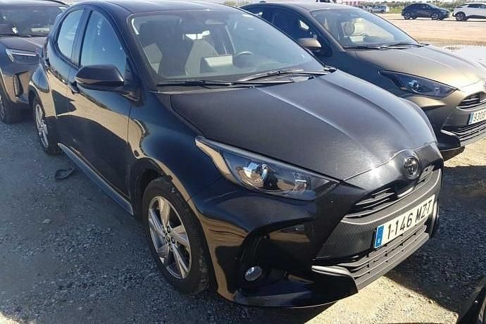 Usado Toyota Yaris Hybrid Active 116 CV (85 kW) 2025 Negro Utilitario