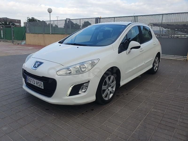 Usado Peugeot 308 Active 92 CV (67 kW) 2013 Blanco Berlina