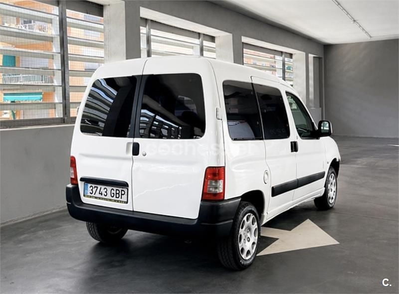 Begagnad Peugeot Partner Tepee 90 HK (66 kW) 2009 Vit Minibuss