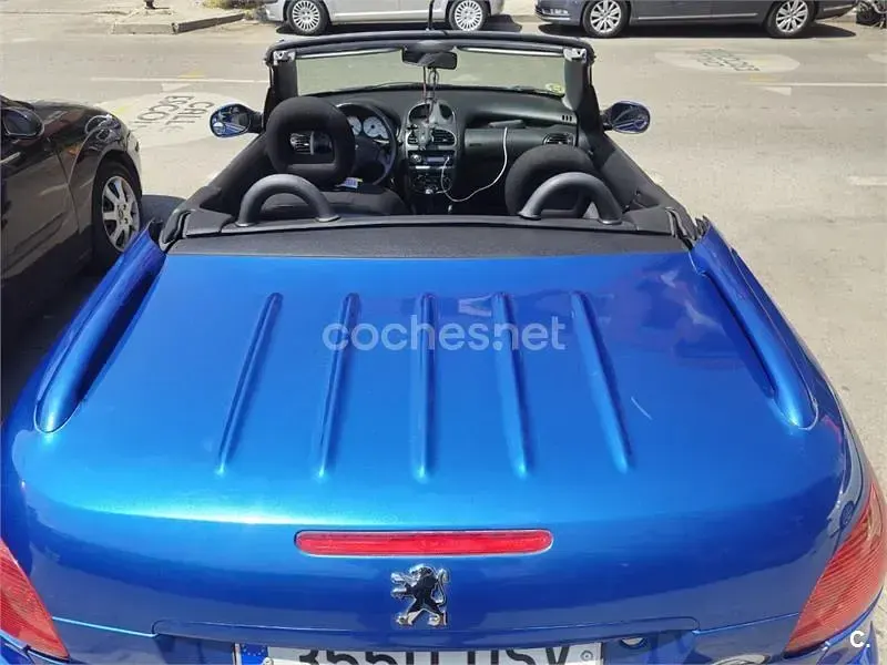 Usado Peugeot 206 CC 110 CV (80 kW) 2005 Azul Descapotable