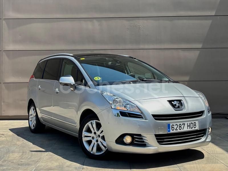 Gris / plata Usado 2011 Peugeot 5008 Sport Monovolumen | 7890 € (Precio justo) - Imagen 1/4