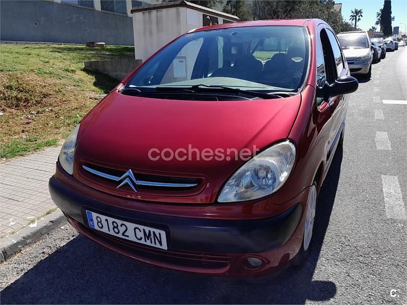 Usado Citroën Xsara Picasso 90 CV (66 kW) 2003 Granate Monovolumen