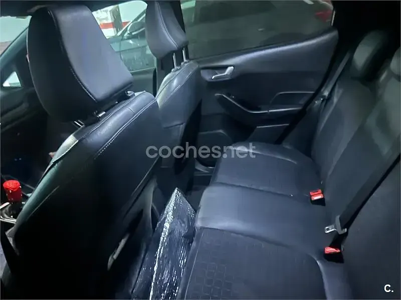 Usado Ford Fiesta Active 100 CV (73 kW) 2018 Granate Utilitario