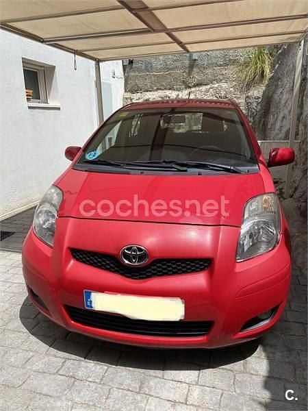 Rojo Usado 2010 Toyota Yaris Berlina | 6400 € (Precio justo) - Imagen 1/4