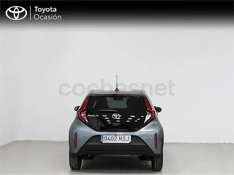 Usado Toyota Aygo X Play 72 CV (52 kW) 2024 Gris / plata SUV