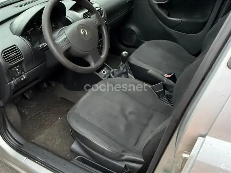 Używany Opel Corsa Club 75 KM (55 kW) 2003 Szary Hatchback