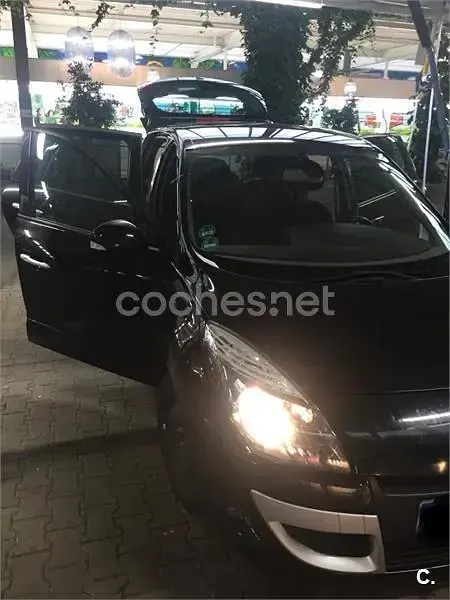 Usado Renault Scénic III Dynamique 110 CV (80 kW) 2011 Negro Monovolumen