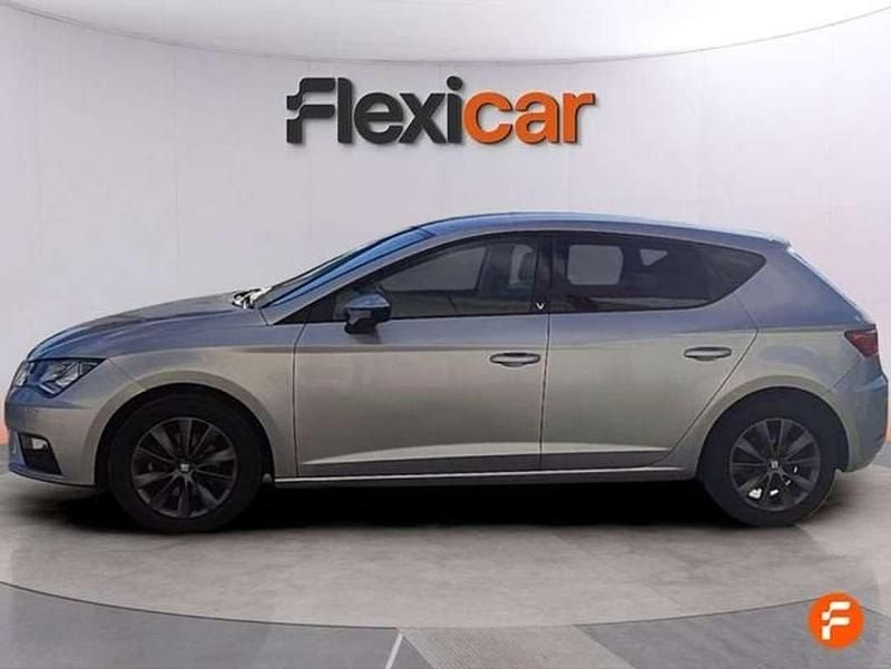 Usado Seat Leon ST Style 131 CV (96 kW) 2020 Gris Familiar