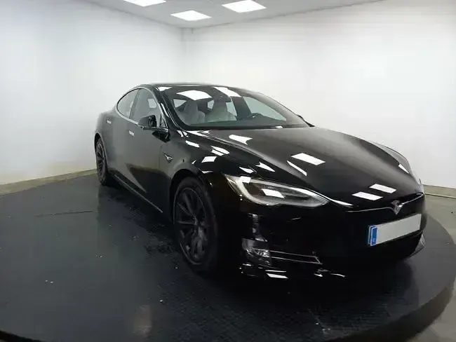 Begagnad Tesla Model S 503 kW (685 HK) 2019 Svart Halvkombi