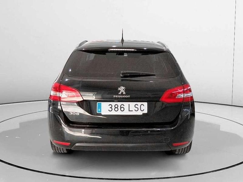 Usado Peugeot 308 Style 132 CV (97 kW) 2021 Negro Familiar