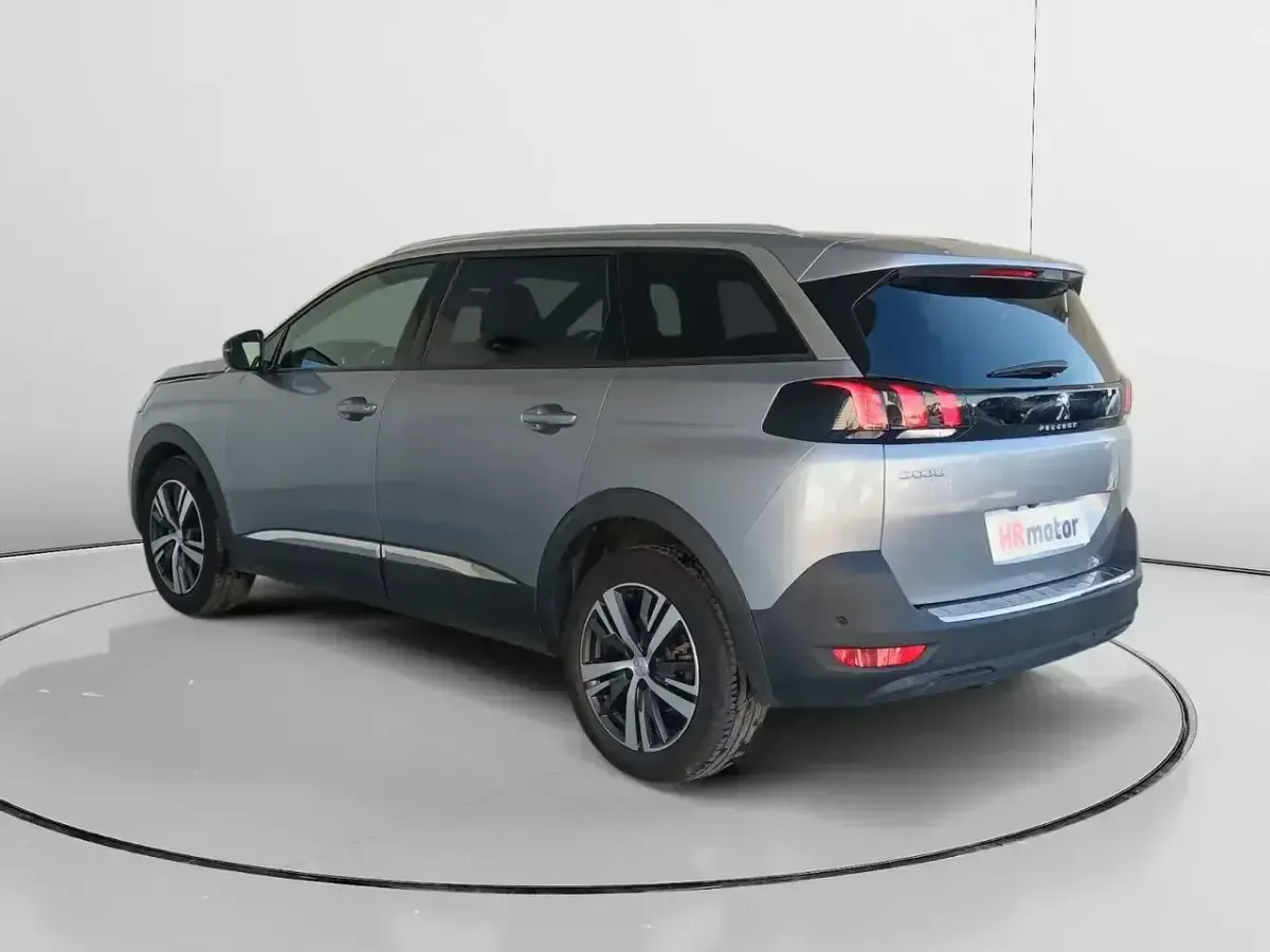 Usado Peugeot 5008 Allure 131 CV (96 kW) 2023 Gris SUV