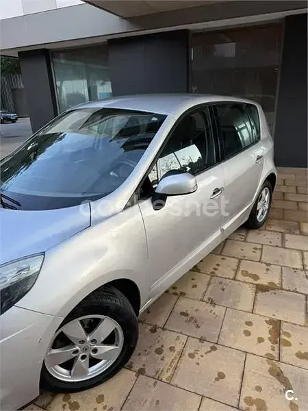Usado Renault Scenic E-Tech Expression 105 CV (77 kW) 2009 Gris / plata Monovolumen