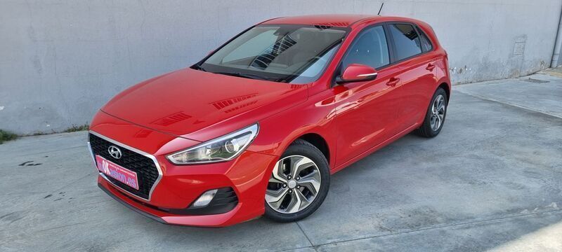 Rojo Usado 2018 Hyundai i30 Berlina | 14.900 € (Caro) - Imagen 1/4